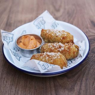 Crocchette di patate e mayo alla paprika
