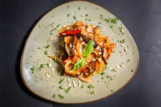 Тёплый куриный салат/ Salata calda cu pui