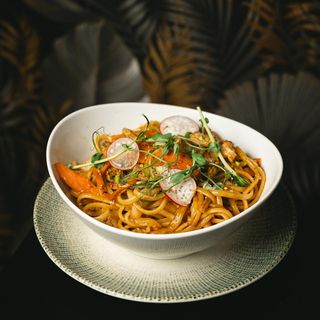 Wok De Langostinos Con Salsa Oriental