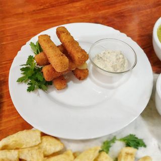 Сирні палички з соусом тартар