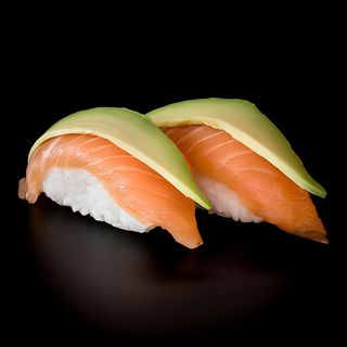 Nigiri Salmón Y Aguacate (2 uds.)