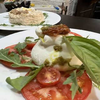 Ensalada Capresa con Burrata