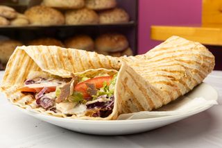 Tortilla kebab s feta sirom