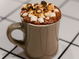 Какао з топленим маршмелоу на альтернативному молоці