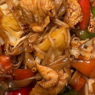 Phad See Ew Con Pollo