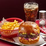 Комбо "Бургер з яловичою котлетою та фрішка"