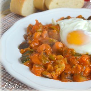 Pisto Con Huevo Picado