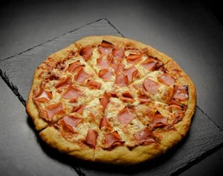 Pizza Americana (26 Cm.)