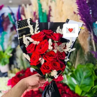 باقة ورد حمراء 