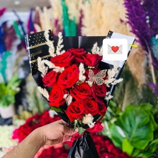 باقة ورد حمراء 