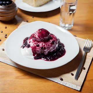 Papanaşi cu gem şi smântână