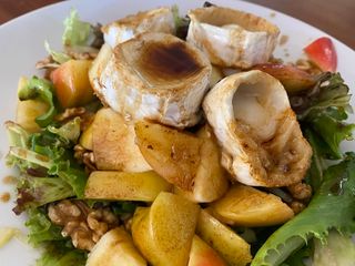 Ensalada De Queso De Cabra