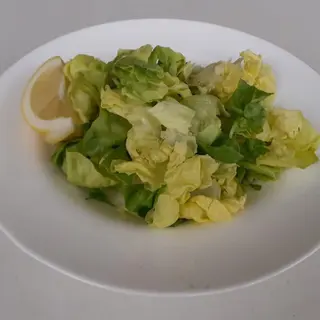 Salată verde cu lămâie