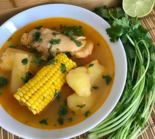 Sancocho Y Pieza De Pollo