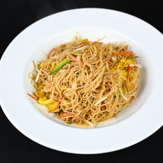 130 Spaghetti di riso con verdure