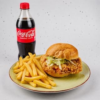 Chicken burger s malim krumpirićima i piće