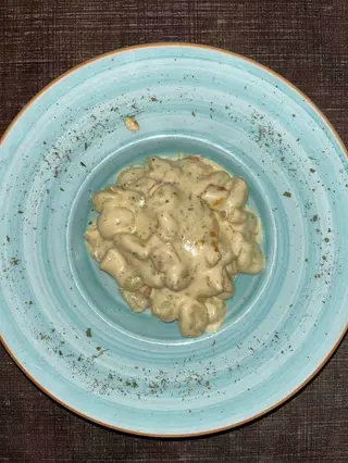 Njoke sa piletinom u gorgonzola sosu 400 gr