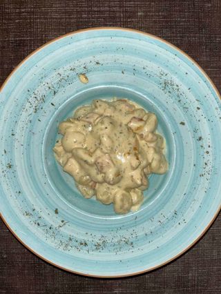 Njoke sa piletinom u gorgonzola sosu 400 gr