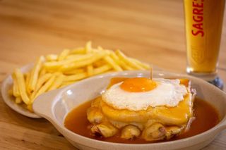 Francesinha  com carne de Kebab (frango)