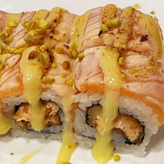 339. Uramaki salmon flambé