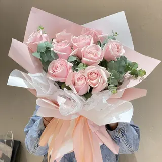 Buchet 11 trandafiri roz/ cyclam
