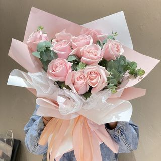 Buchet 11 trandafiri roz/ cyclam