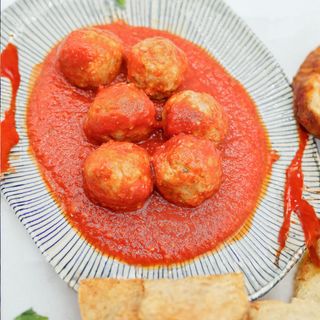 Albóndigas Con Tomate