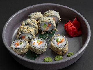 Рол теплий з лососем (300г)