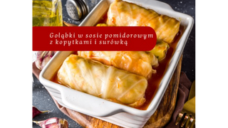 Gołąbki w sosie pomidorowym z kopytkami i surówką