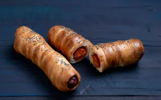 Covrig cu carnat picant