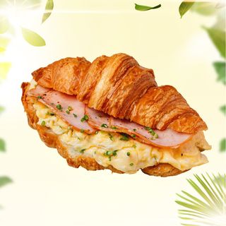 Croissant scrambled eggs dinde