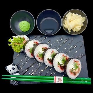 Futomaki z węgorzem i łososiem - 6 szt