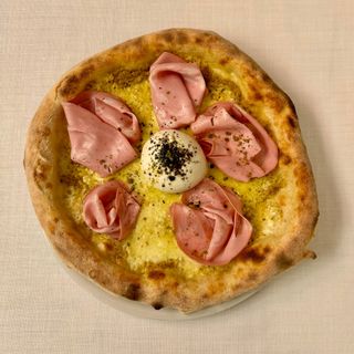 PIZZA DE MORTADELA I.G.P. Y BURRATA CON PESTO DE PISTACHOS (32 Cm.)