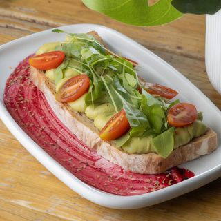 Tostada de aguacate  ☆