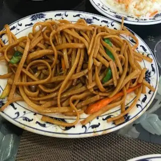 Tallarines Fritos Con Tres Delicias