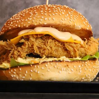 Zinger Burger + Patatas + Bebida