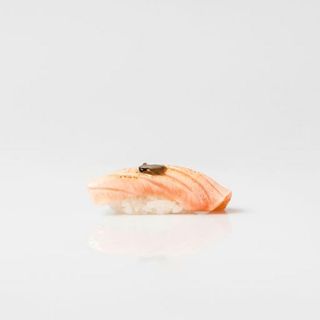 SUSHI DI SALMONE SCOTTATO CON TARTUFO
