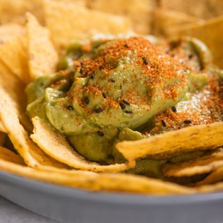 Nachos con guacamole