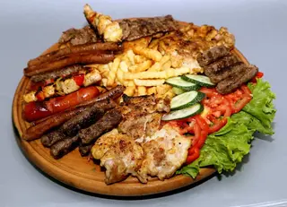 Miješano meso i salata