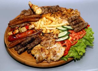 Miješano meso i salata