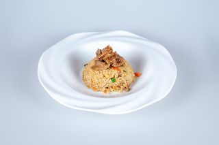 75. Riso saltato con manzo, verdure e uova