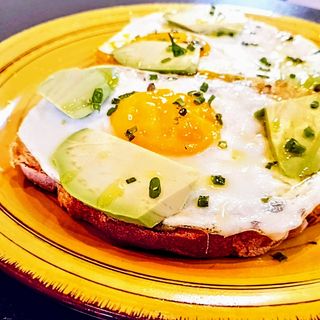 Avocado Toast Eggy 
