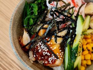 Поке з Вугрем і Сурімі (320g)