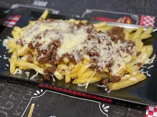 Patatas Con Queso Y Carne