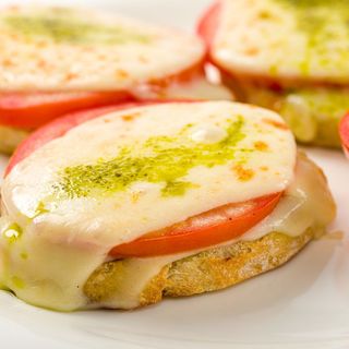 Bruschete cu roșii San Marzano & mozzarella