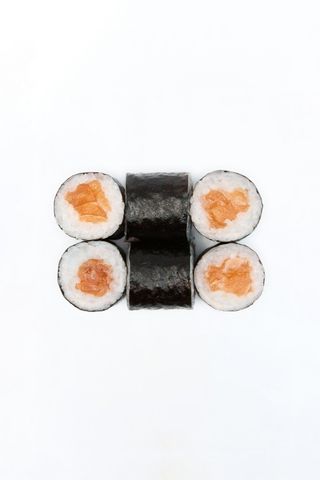 Макі з лососем