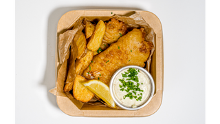 Fish and cheeps z sosem ajoli