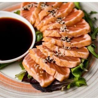 J38 Tataki salmone
