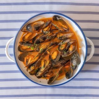 Mejillones Con Salsa Marinera
