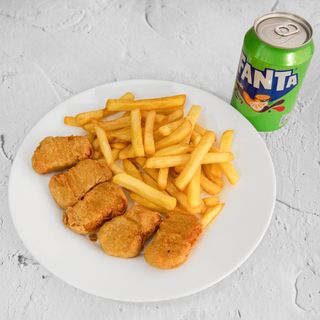 Nuggets De Pollo (5 Uds.) Con Patatas Y Bebida